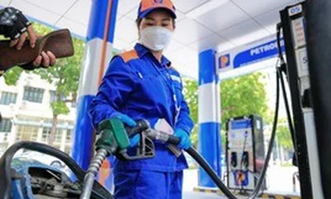 Giá xăng dầu tiếp tục giảm: RON95 hạ gần 3.000, diesel hạ gần 10.000 đồng/lít