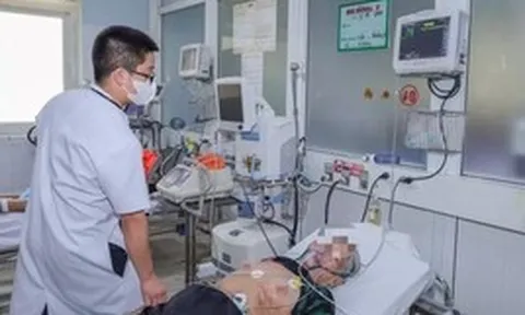 Nắng nóng, bệnh viện quá tải vì nhiều người già và trẻ em bị ốm