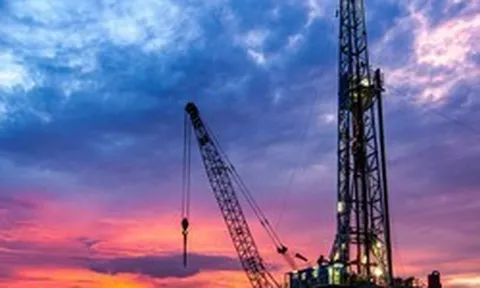 Khoan thẳng xuống lòng đất, phát hiện mỏ dầu khí trữ lượng lên tới 380 triệu thùng tại Trung Đông