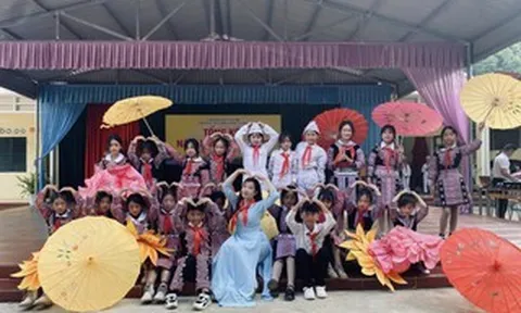 NGƯỜI THẦY KÍNH YÊU: Kiên trì nâng bước học sinh vùng cao