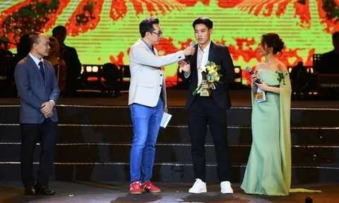 Đình Bắc nhận giải Cống hiến 2026, tuyên bố sẵn sàng xuất ngoại