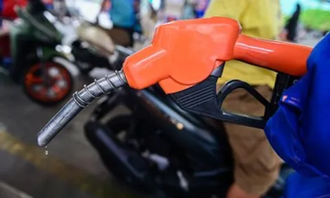 Giá xăng dầu hôm nay 17/4: Dầu thế giới đi lên, trong nước chờ điều chỉnh