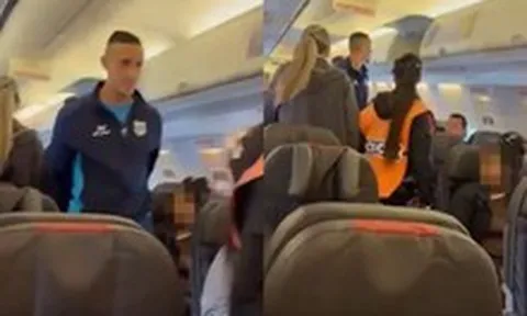 Cầu thủ bóng đá có pha 'tự huỷ' gây sốc: Đe doạ đánh bom máy bay khi bay cùng đội bóng, bị còng tay ngay tức khắc