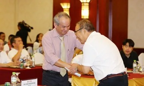 Câu chuyện giữa HLV Park Hang-seo và ông bầu Đoàn Nguyên Đức