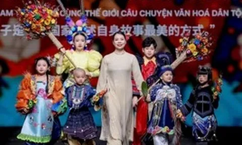 Vũ Lan Anh mang "Việt Nam Đa Sắc" tới Tuần lễ Thời trang Thâm Quyến 2026