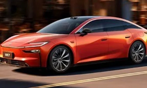 Ai nói Toyota không biết làm ô tô điện: Hãng vừa ra mắt mẫu xe lớn hơn Camry, ngập trang bị mà giá chỉ tương đương 560 triệu