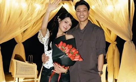 Văn Thanh cầu hôn bạn gái hotgirl trong ngày sinh nhật