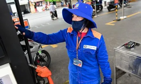 Giá xăng dầu hôm nay 23/4: Dầu thế giới tăng, giá trong nước giảm tiếp từ 15h