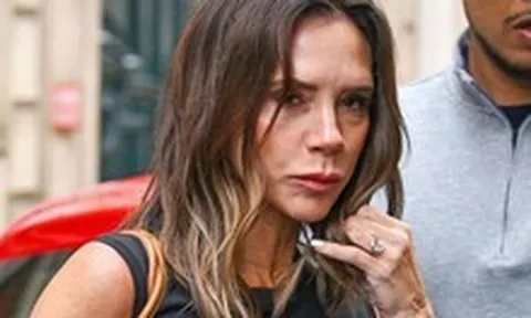 Victoria Beckham thua thảm