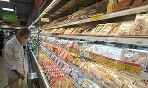 Một siêu thị lớn tung khuyến mãi lớn nhất năm, hơn 10.000 sản phẩm giảm giá