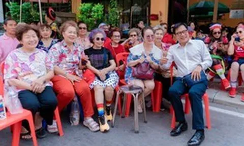 NSND Trọng Trinh cùng Liên đoàn Lân sư rồng Việt Nam lưu diễn Lào, Thái Lan