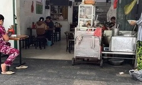 Chủ các quán ăn nói gì khi giá bán vẫn cao bất chấp xăng dầu giảm mạnh?