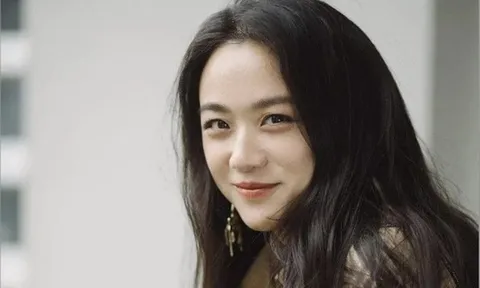 Nữ diễn viên phim Sắc giới mang bầu ở tuổi 47