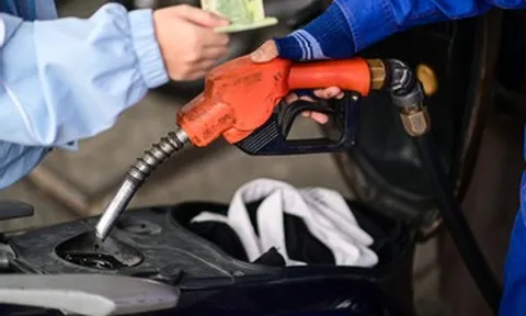 Giá xăng dầu hôm nay 29/4: Thế giới tăng cao, trong nước chiều nay điều chỉnh giá