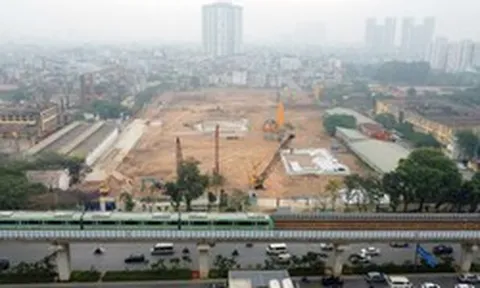 Nguy cơ dư cung căn hộ cao cấp “phủ bóng” thị trường bất động sản