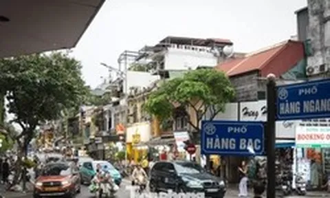 Phố lõi Hà Nội siết xe xăng: Dân lo tiền đổi xe, thấp thỏm hạ tầng sạc