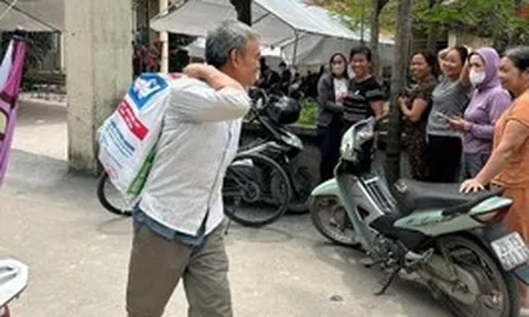 Cảnh chưa từng có tại dự án lớn nhất lịch sử 925.000 tỷ đồng của Vingroup: Người dân vác bao tải đi nhận tiền đền bù