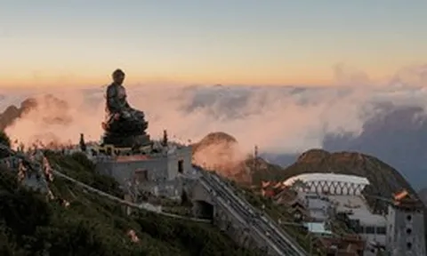 Lần đầu tiên trong lịch sử, người Việt dựng lên một công trình có trọng lượng tới 62 tấn trên độ cao 3.100m giữa biển mây, xác lập kỷ lục kỳ vĩ nhất châu Á