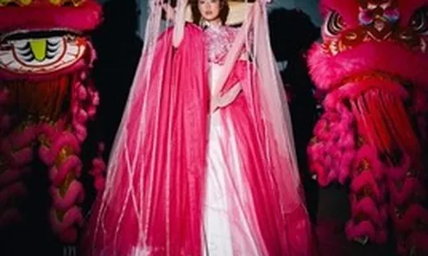 Nữ ca sĩ đỗ thủ khoa ngành Đạo diễn truyền hình, từng hứng bão táp cực lớn trong sự nghiệp nhưng nay thành tựu khó ai sánh kịp