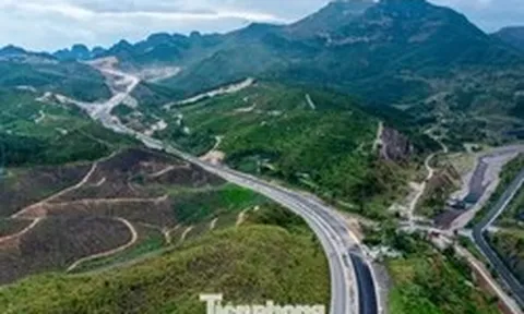 Trên công trường dự án hơn 1.800 tỷ đồng 'phá núi mở đường' của Quảng Ninh