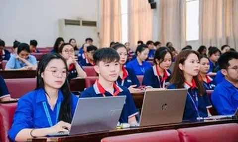 Hơn 1.000 bài thi chính luận về bảo vệ nền tảng tư tưởng của Đảng