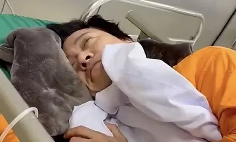 Ca sĩ Tuấn Hưng gây xôn xao với hình ảnh tiều tụy trong bệnh viện