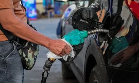 Giá xăng dầu hôm nay 16/5: Xăng hạ gần 10.000 đồng/lít, dầu diesel đã giảm mạnh 17.562 đồng/lít từ đỉnh