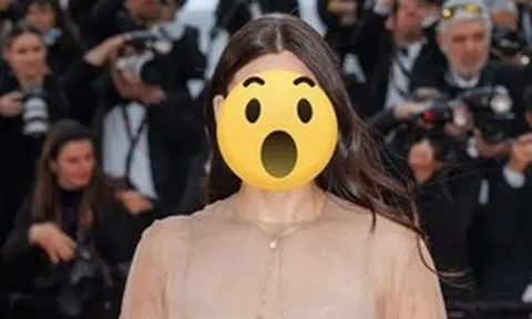 1 mỹ nhân diện chiếc váy trong suốt hở da thịt, công khai thách thức quy định của Cannes?