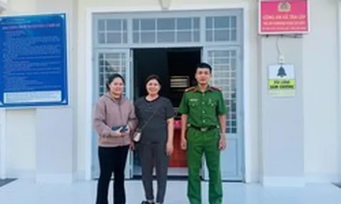 Hai người phụ nữ SN 1966 và 1997 cùng đến công an làm việc sau khi tài khoản phát sinh giao dịch 250.000.000 đồng