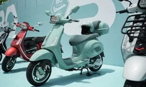 Cận cảnh Vespa Sprint 180 lần đầu xuất hiện tại Việt Nam: Giá ngang SH350i, động cơ mạnh nhất dòng Sprint nhưng không dành cho số đông