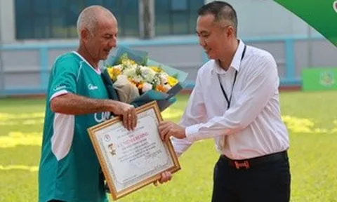 HLV Guillaume Graechen được vinh danh