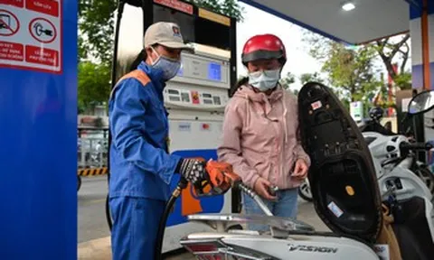 Giá xăng dầu hôm nay 21/5: Thế giới lao dốc, trong nước chiều nay điều chỉnh