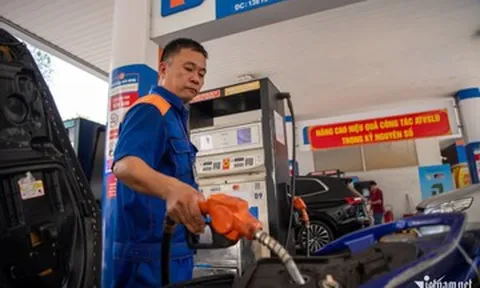 Nhập khẩu xăng dầu tăng mạnh, hàng nghìn cửa hàng ‘khai tử’ xăng RON95