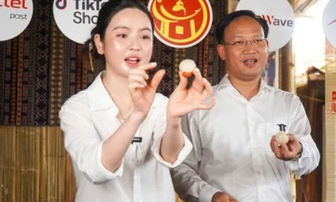 Chu Thanh Huyền và lãnh đạo tỉnh livestream bán vải; trứng gà 1.000 đồng/quả bán đầy đường
