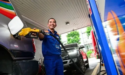 Giá xăng dầu hôm nay 26/5: Dầu thế giới lao dốc, trong nước chờ điều chỉnh