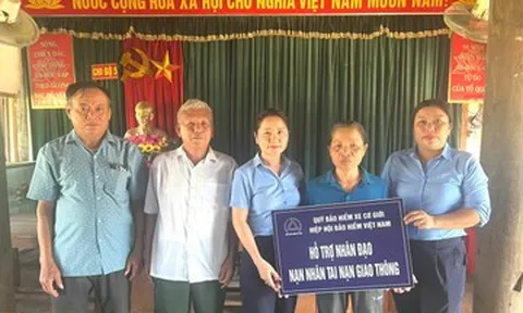 Hỗ trợ 90 triệu đồng cho gia đình 2 nạn nhân tai nạn giao thông ở Nghệ An