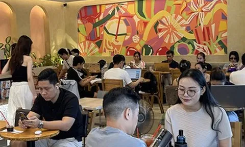 Quán cà phê kín khách mùa nắng nóng, chủ quán vẫn không vui vì thói quen khó đỡ