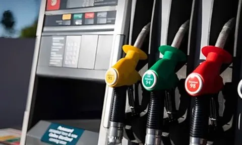 Từ E10 lên E20: Vì sao người Thái sẵn sàng đổ xăng pha 20% cồn?