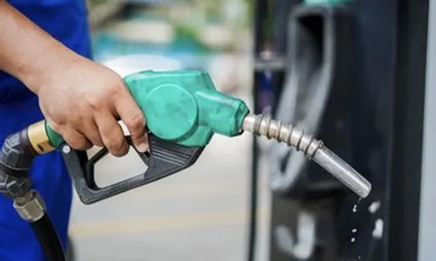 Giá xăng dầu hôm nay 30/5: Dầu thế giới hạ nhanh, trong nước mức thấp