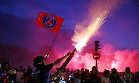 Cảnh Paris hỗn loạn trong đêm PSG đăng quang Champions League