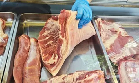 Giám đốc Sở An toàn thực phẩm TPHCM: Thịt heo, gà pha lóc ở chợ rất khó truy xuất nguồn gốc