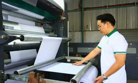 Kỹ sư 9X tạo lớp phủ mới, ly giấy có thể phân hủy gần như hoàn toàn sau 6 tháng