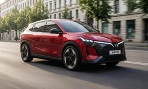 Vừa mở bán 8 ngày, VF 8 thế hệ mới của tỷ phú Phạm Nhật Vượng đón tin vui