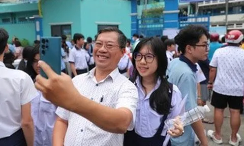 Kết thúc môn thi ngữ văn, nhiều thí sinh tự tin "bỏ túi" 8 điểm