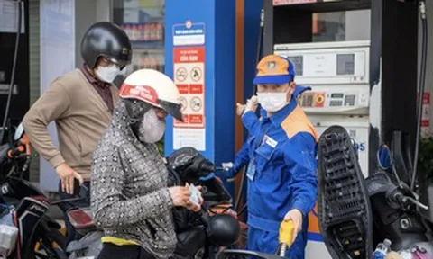 Giá xăng đã hạ hơn 8.000 đồng/lít, dầu diesel giảm gần 18.000 đồng/lít từ đỉnh lịch sử