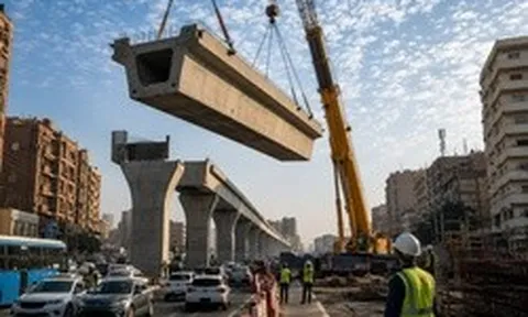 Phát hiện nhiều 'quái vật bê tông' nặng 100 tấn liên tục xuất hiện giữa thủ đô 10 triệu dân, thực hiện nhiệm vụ nâng đỡ công trình trị giá 5,5 tỷ USD