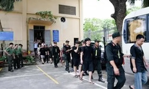 Triệt phá tụ điểm công nghệ cao, thu giữ 73 máy tính, 134 điện thoại, 20 bộ thiết bị phát sóng Wifi, 34 USB và bắt giữ 4 đối tượng