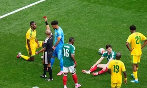 “Mưa thẻ đỏ”, chưa vội trách trọng tài ngày khai màn World Cup 2026