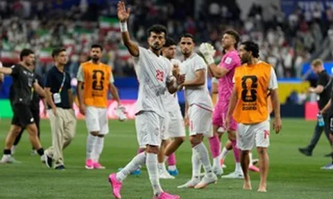 "Lão tướng" 36 tuổi tuyển Iran bất ngờ nhận danh hiệu Superior Player of the Match