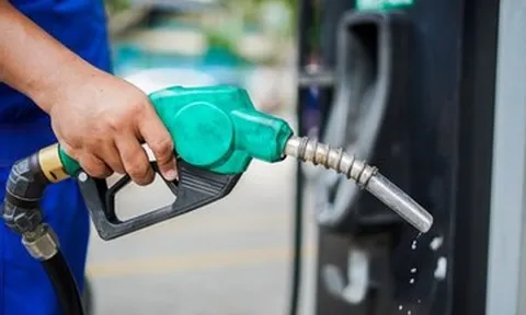 Giá xăng dầu hôm nay 17/6: Thế giới giảm mạnh, trong nước sắp điều chỉnh